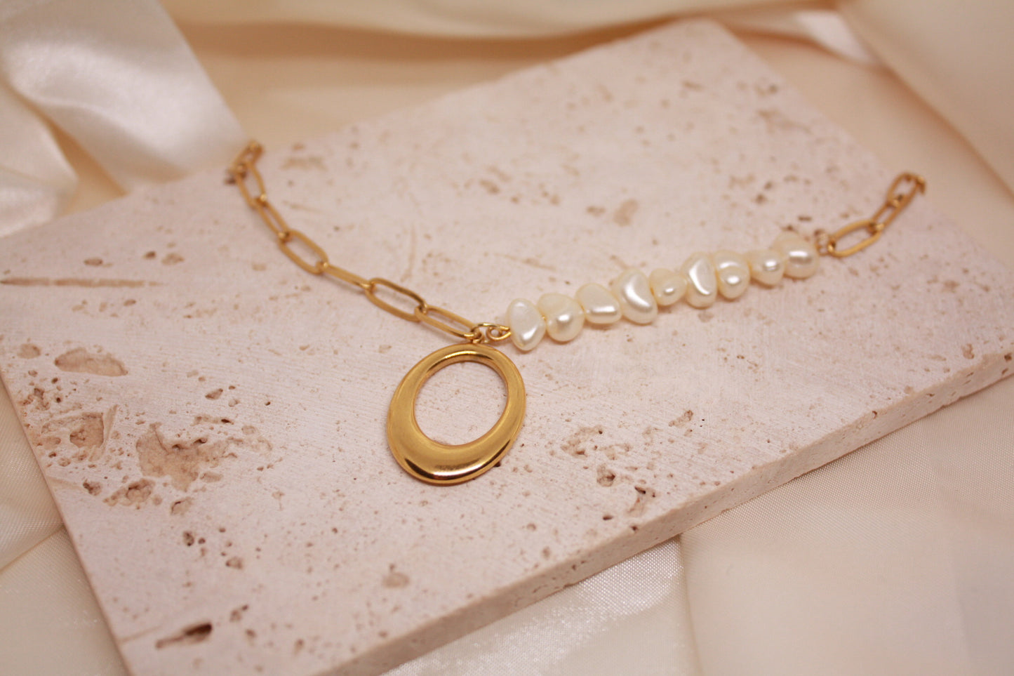 Collier Gienah
